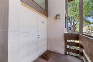 120 Sw 96th Ter 204, Plantation