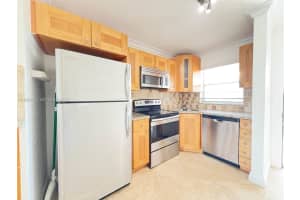 422 Lakeside Dr 239, Margate