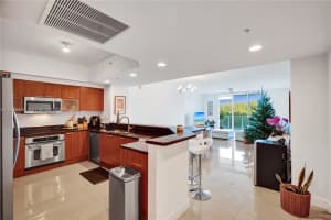 14951 Royal Oaks Ln 401, North Miami