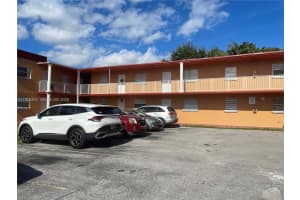 1245 W 24th St 202, Hialeah