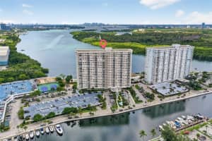 300 Bayview Dr 202, Sunny Isles Beach