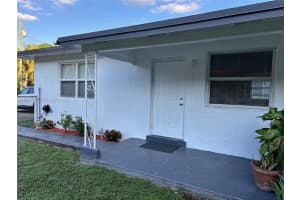 2520 Ne 181st St 2520, North Miami Beach