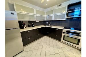 3660 Ne 166th St 812, North Miami Beach