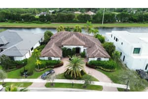 19038 Park Ridge St, Weston