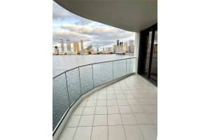 2800 Island Blvd 706, Aventura