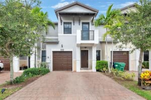 5840 Nw 104th Path 5840, Doral
