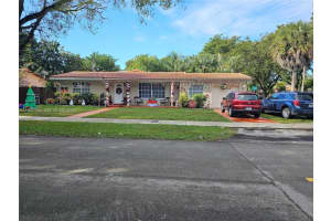 14420 Lake Childs Ct, Miami Lakes