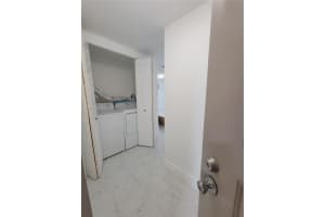 8290 Lake Dr 219, Doral