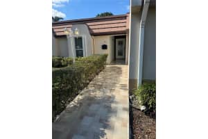 7417 Twin Sabal Dr, Miami Lakes