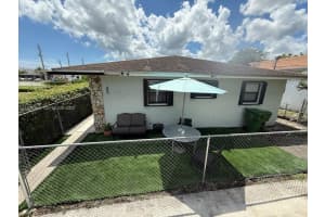 209 Nw 7th Ct 1-2, Hallandale Beach