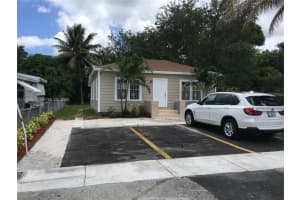 32 Ne 169th St 3, North Miami Beach