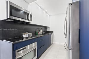 20301 W Country Club Dr 722, Aventura