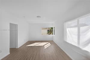1220 Marseille Dr 8, Miami Beach