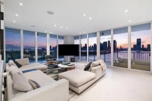 1000 Venetian Way 1004, Miami