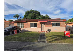 471 E 60th St, Hialeah