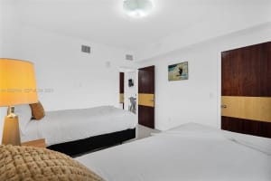 1025 94th St 9, Bay Harbor Islands