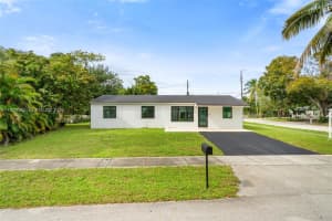 2401 Sw 45th Ave, Fort Lauderdale