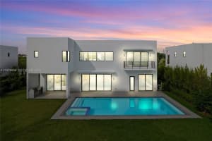 16492 S Botaniko Dr S, Weston