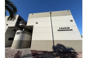 5 Olive Dr 24, Hialeah