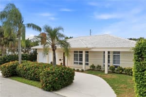2607 Holy Cross Ln, Lake Worth