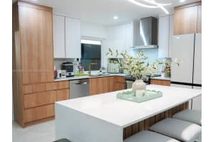 7951 Nw 37th Dr, Coral Springs