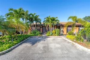 2340 Evergreen Ct, Pembroke Pines