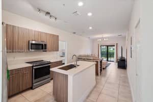 4636 Nw 84th Avenue 13, Doral