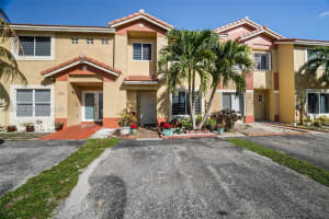 5297 Nw 190th Ln, Miami Gardens