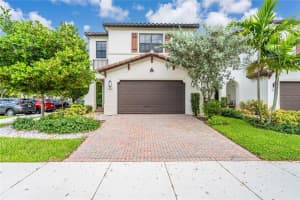 9881 W 34th Ave, Hialeah