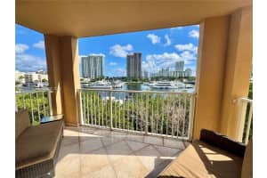 19877 E Country Club Dr 3408, Aventura