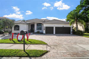 976 Sw 159th Way, Pembroke Pines