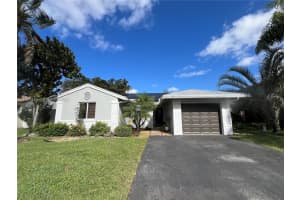 13721 Newport Mnr, Davie