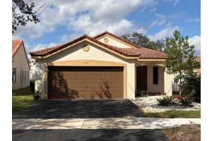 1525 Estancia Cir, Weston