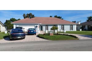 18921 W Oakmont Dr, Hialeah