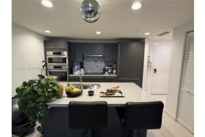 7661 Nw 107th Ave 713, Doral