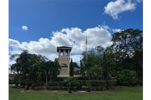 350 W Palm Cir W 201, Pembroke Pines