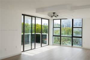 3625 N Country Club Dr 309, Aventura
