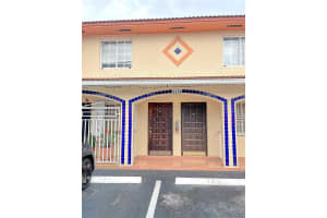 2220 W 74th St 201-16, Hialeah