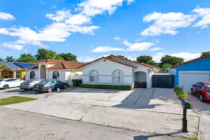 7685 W 30th Ln, Hialeah