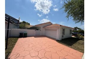 8754 Nw 149th Ter, Miami Lakes