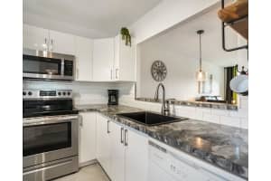 4706 Nw 36th St 507, Lauderdale Lakes