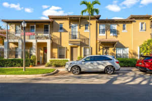 14629 Sw 5th St, Pembroke Pines