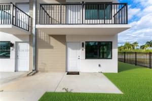 155 Nw 160th St Th 2, North Miami Beach