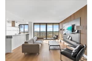 2000 Island Blvd 903, Aventura