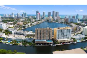 427 Golden Isles Dr 8a, Hallandale Beach