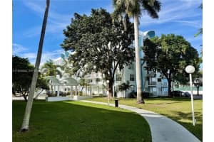 492 Nw 165th St Rd C-312, Miami