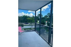 3375 N Country Club Dr 102, Aventura