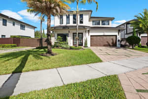 8723 Nw 161st Ter, Miami Lakes