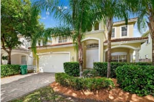 8955 Sw 207th St, Cutler Bay