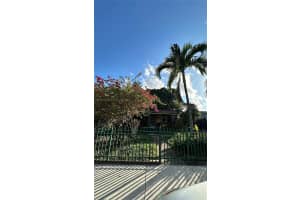 1230 W 35th St, Hialeah